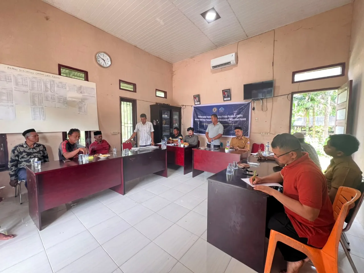 Rapat Koordinasi antara Yayasan BKPP dengan Aparatur Pemerintahan Desa Lhok Pusong dan Dinas Pemberdayaan Masyarakat dan Gampong (DPMG) Kabupaten Pidie Jaya